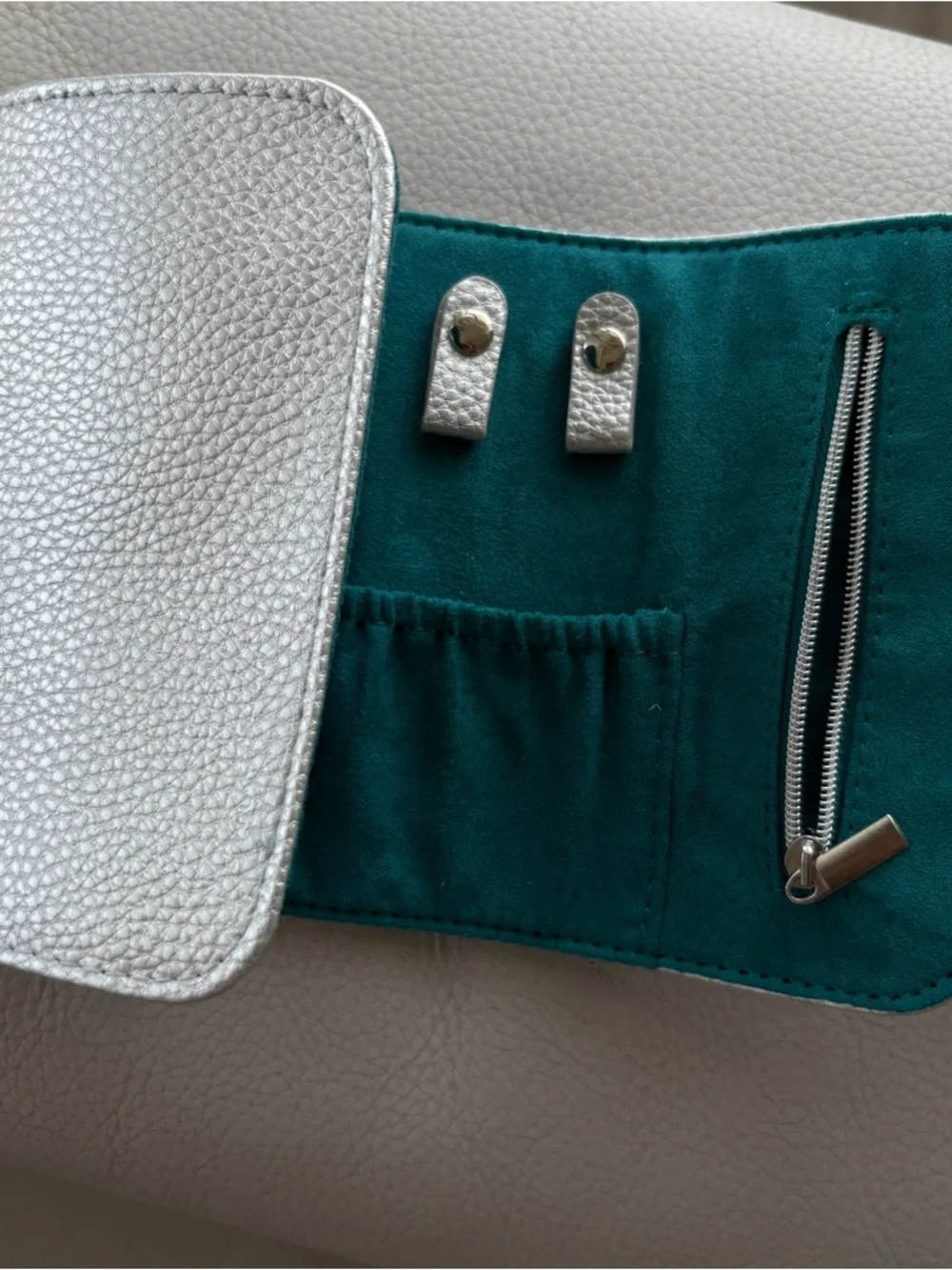 Swarovski Metallic Silver Faux Pebbled Leather Case Mini Bag  Jewelry Roll - Picture 6 of 12